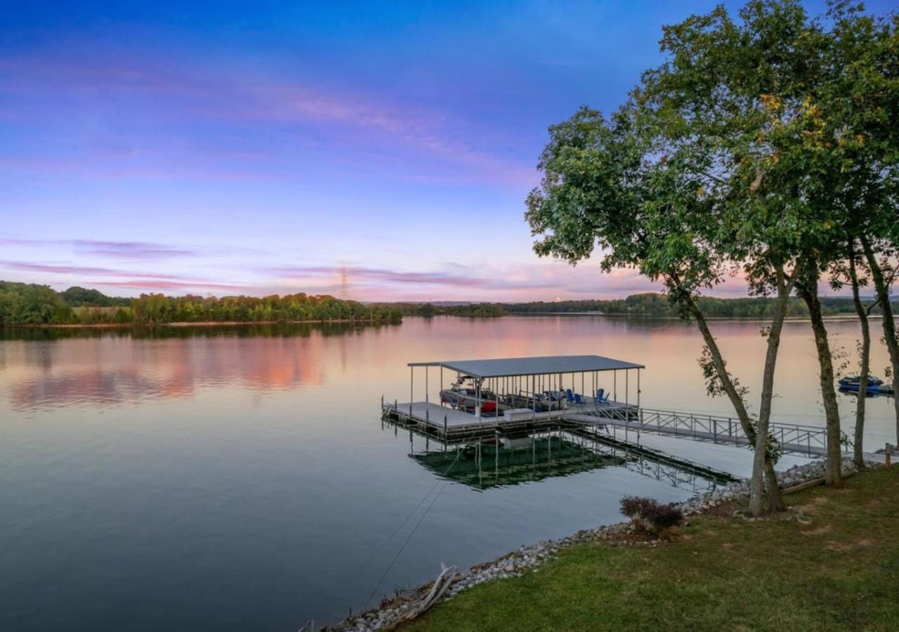 Rare Find Best Lot With Dock And Views On Lake Winchester Exterior foto