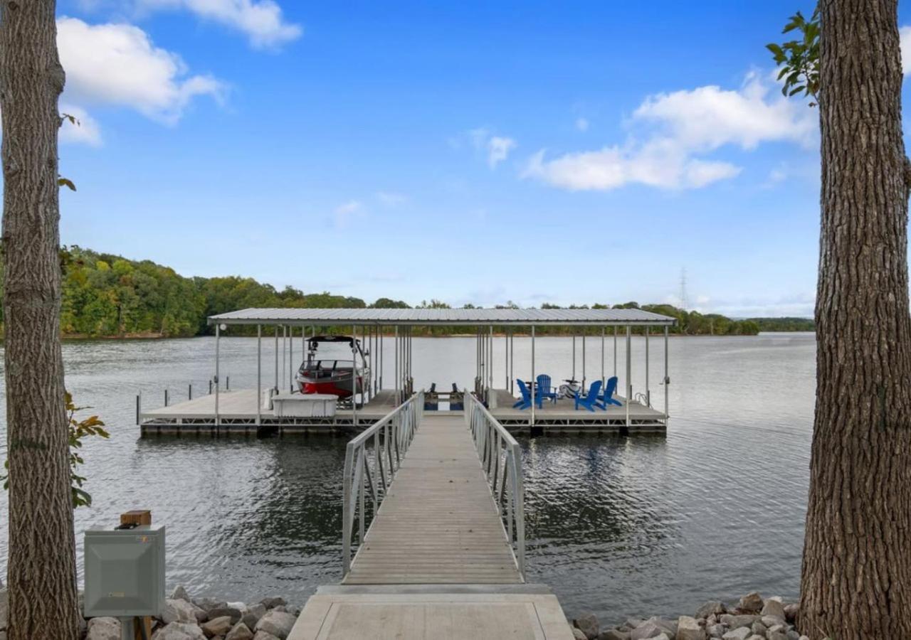 Rare Find Best Lot With Dock And Views On Lake Winchester Exterior foto